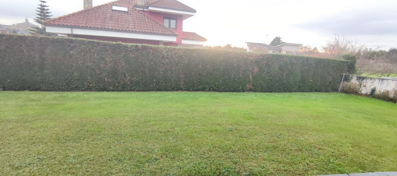 Casa o xalet en venda en Gijón  amb Calefacció, Jardí privat i Moblat