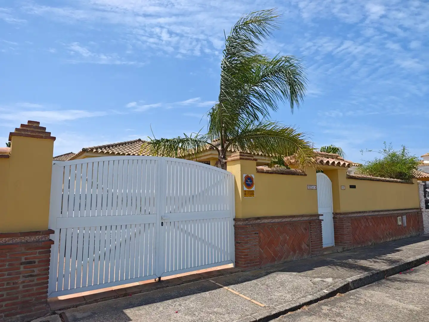 Exterior view of Houses for sale in Chiclana de la Frontera  with Heating, Private garden and Storage room
