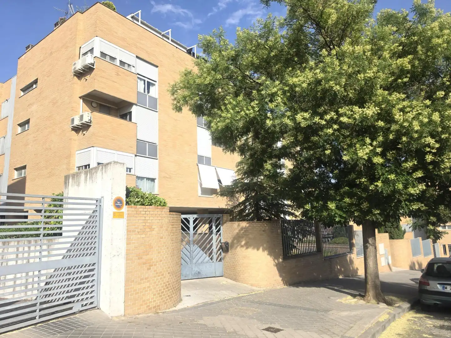Vista exterior de Planta baixa en venda en Valdemoro amb Aire condicionat, Calefacció i Terrassa
