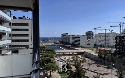 Vista exterior de Pis en venda en Badalona amb Aire condicionat i Terrassa