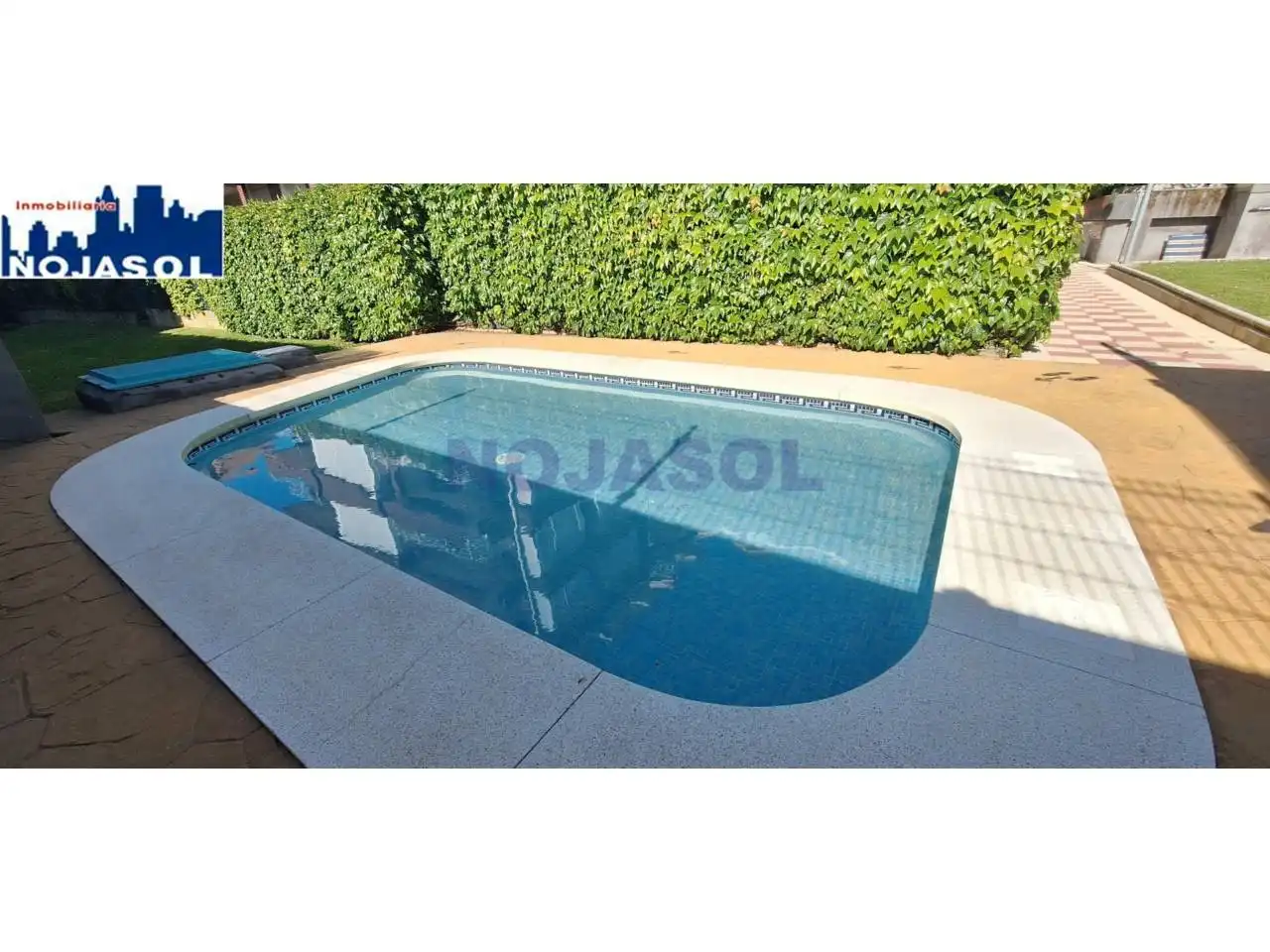 Piscina de Apartamento de alquiler en Noja con Calefacción, Terraza y Amueblado