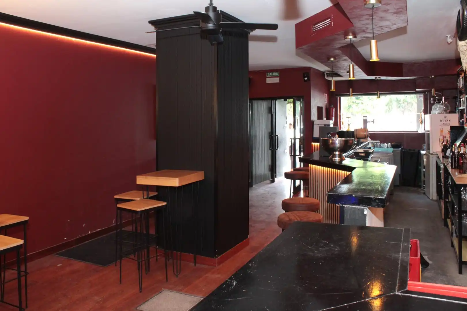 Commercial properties for rent in Calle Betis, Triana Casco Antiguo