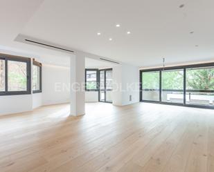 Exterior view of Apartment for sale in  Barcelona Capital  with Air Conditioner, Heating and Parquet flooring