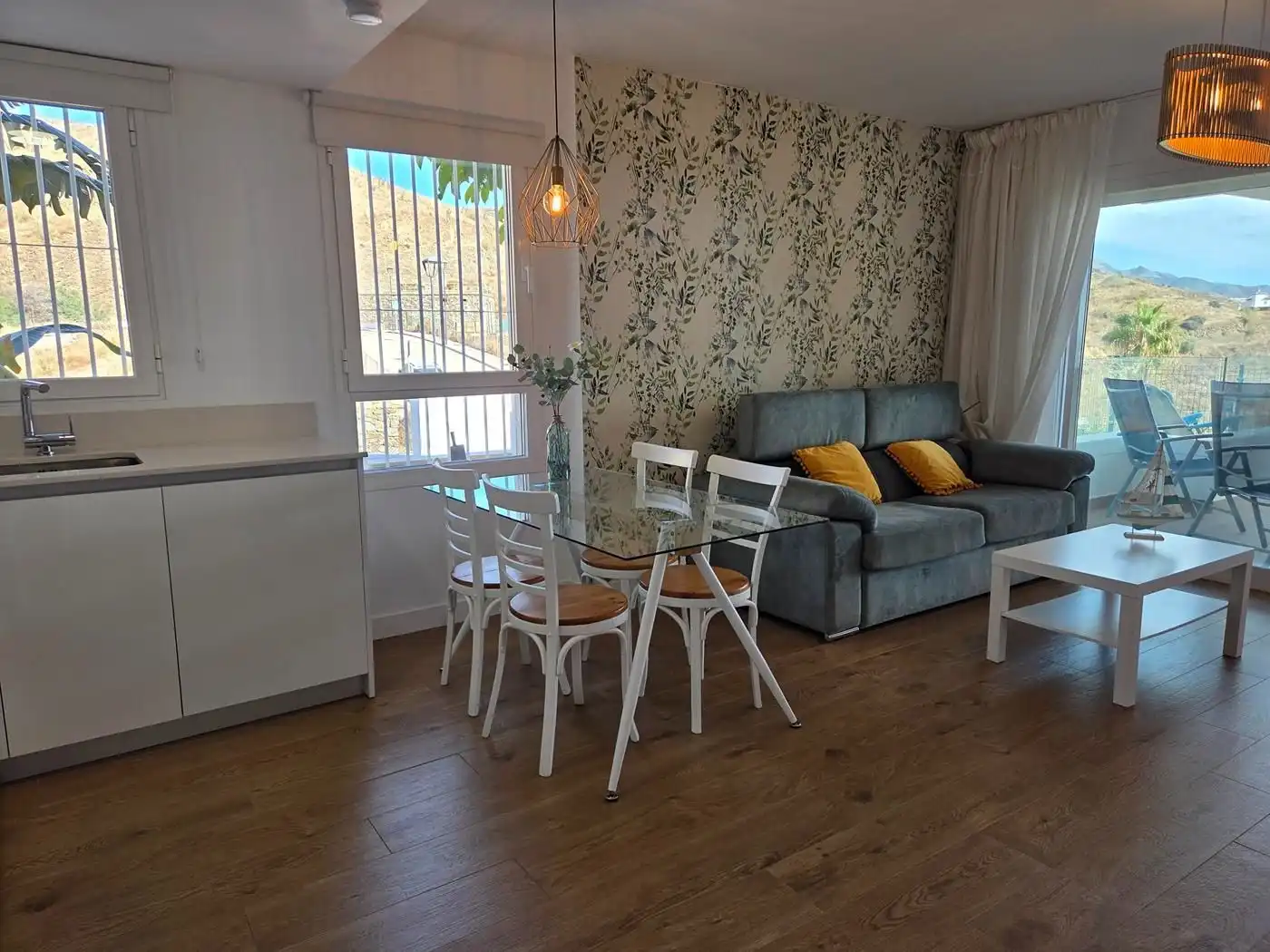 Sala d'estar de Apartament de lloguer en Torrox amb Aire condicionat, Calefacció i Terrassa