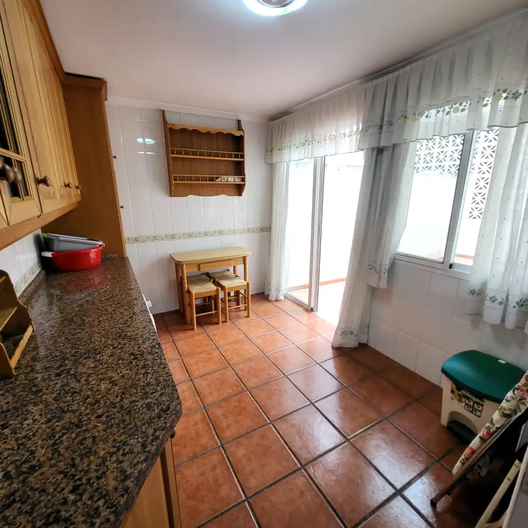Cuina de Planta baixa en venda en Estepona amb Jardí privat, Terrassa i Piscina
