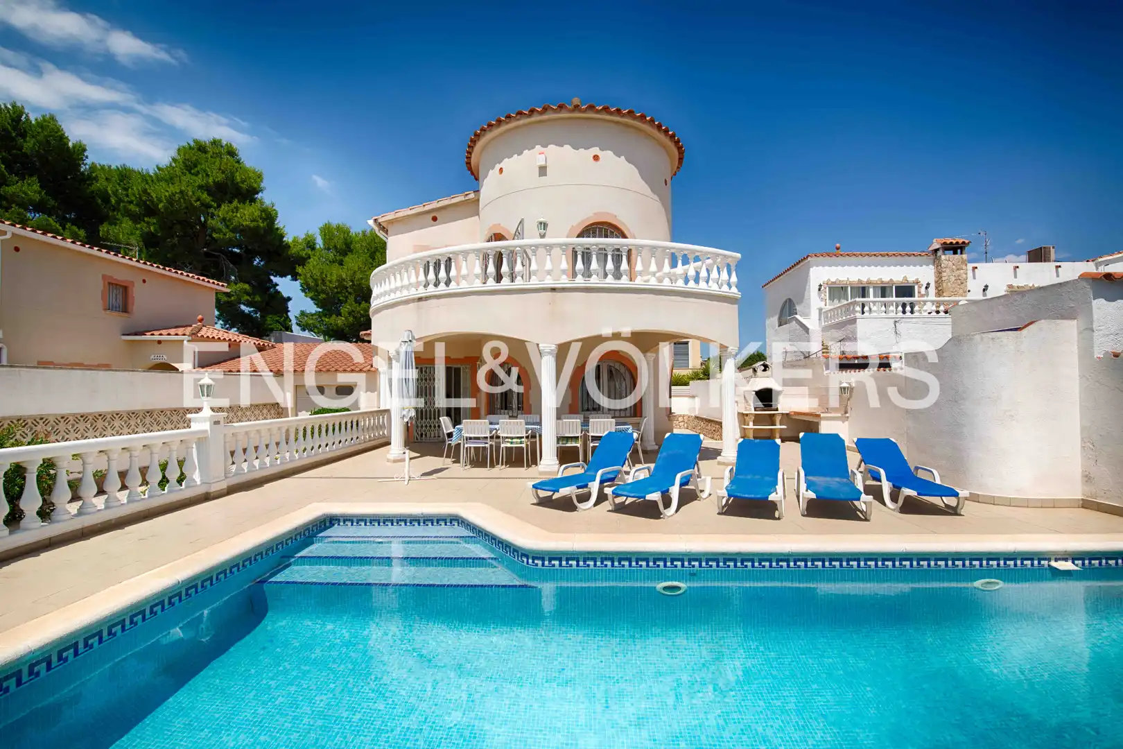 Casa con piscina en venta en Carrer Pení, imagen 2