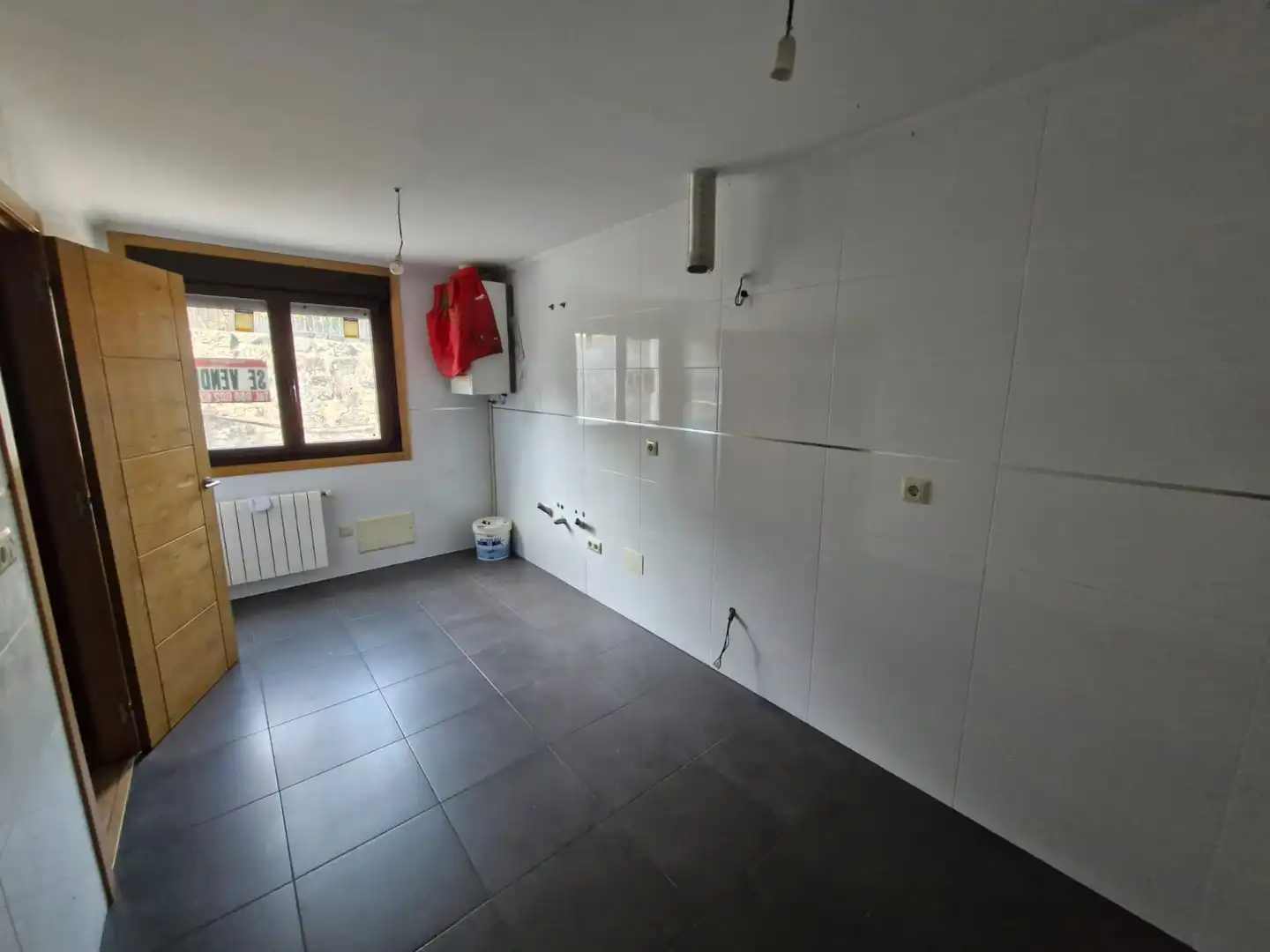 Cuina de Casa adosada en venda en Barbadás amb Calefacció, Parquet i Traster