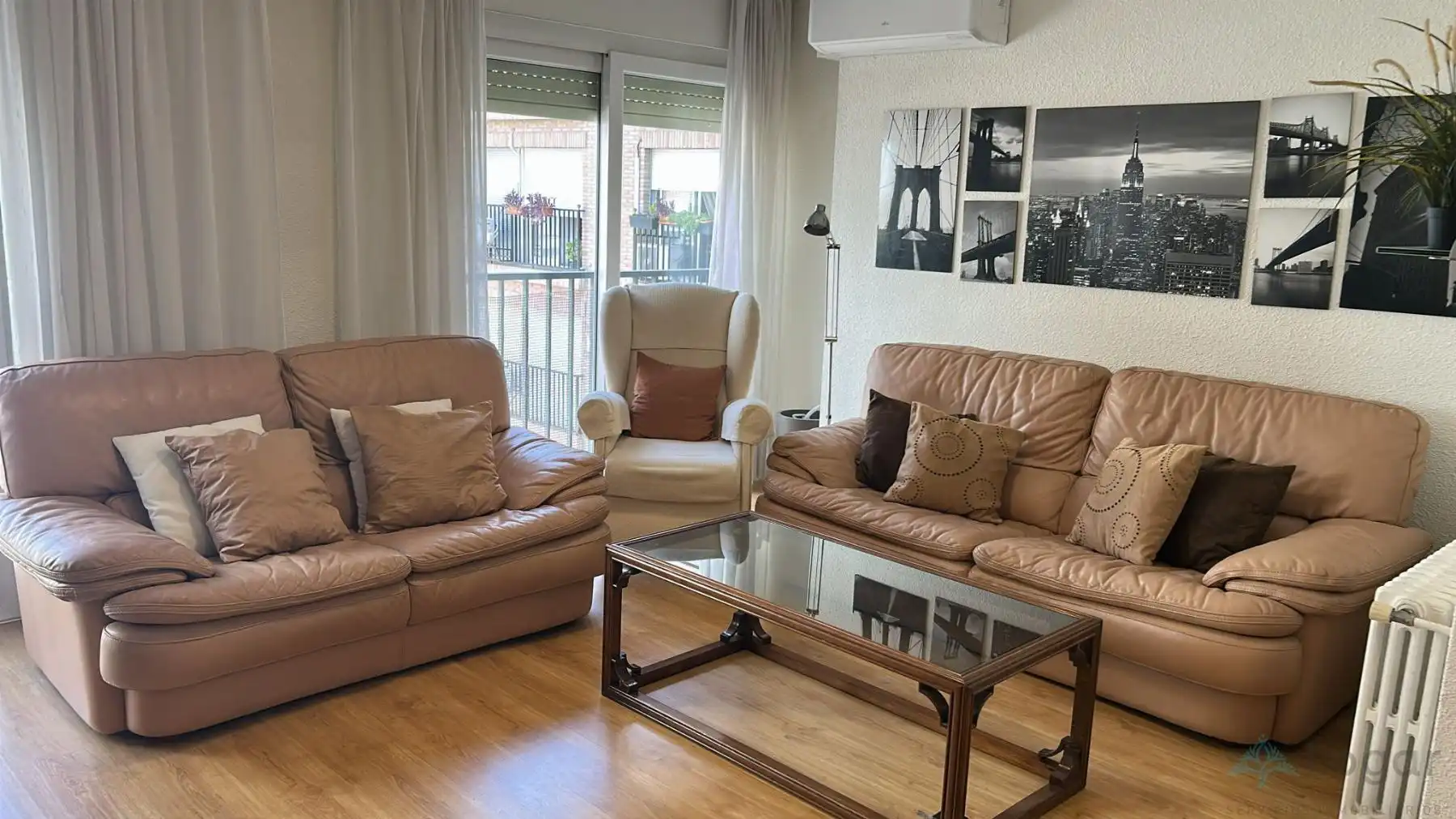 Living room of Flat for rent in Murcia  with Air Conditioner, Heating and Parquet flooring