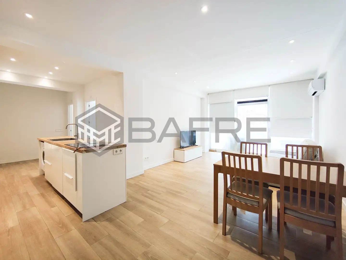 Vista exterior de Pis de lloguer en  Madrid Capital amb Aire condicionat i Jardí privat