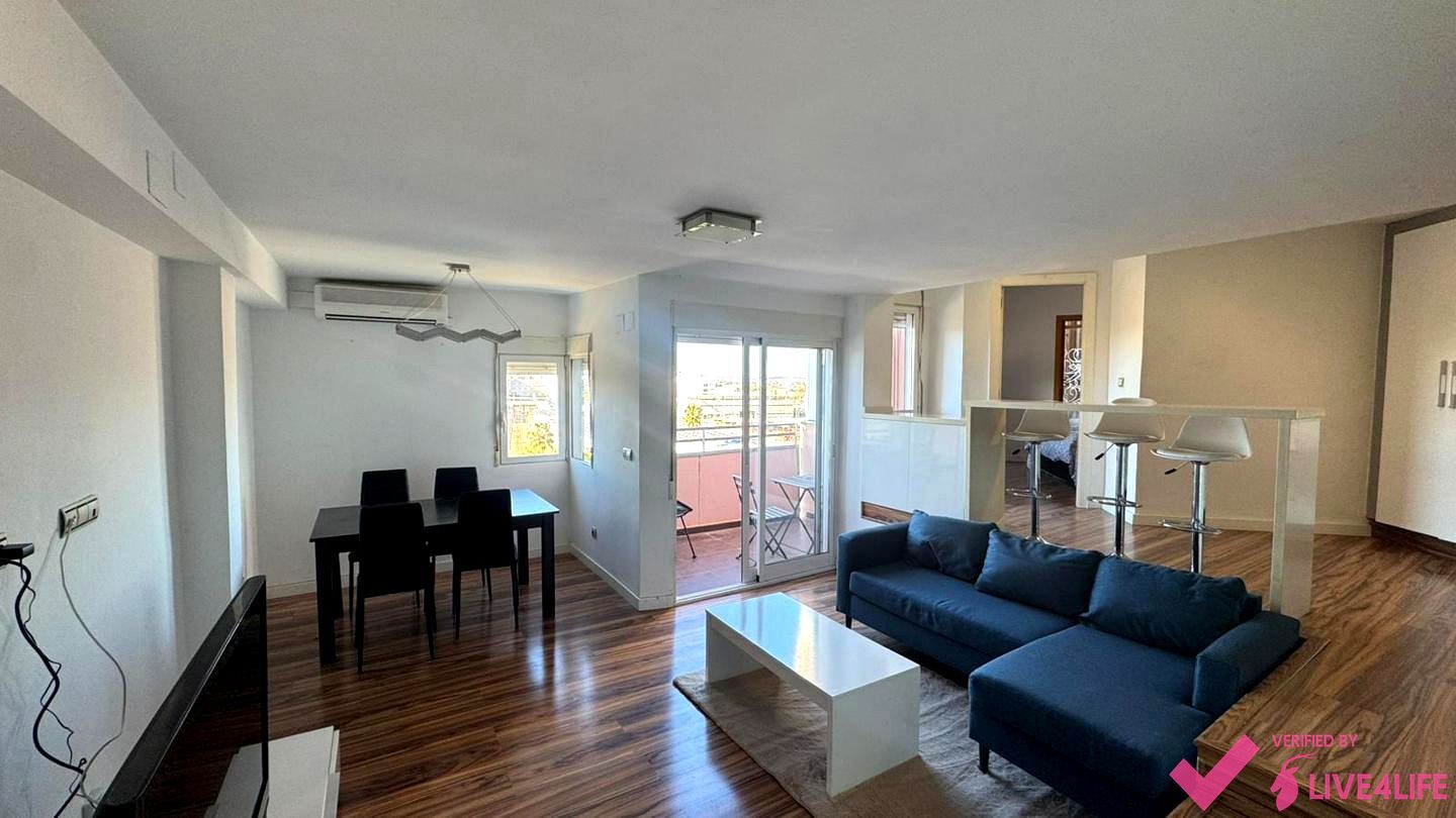 Sala d'estar de Àtic de lloguer en  Valencia Capital amb Aire condicionat, Terrassa i Moblat