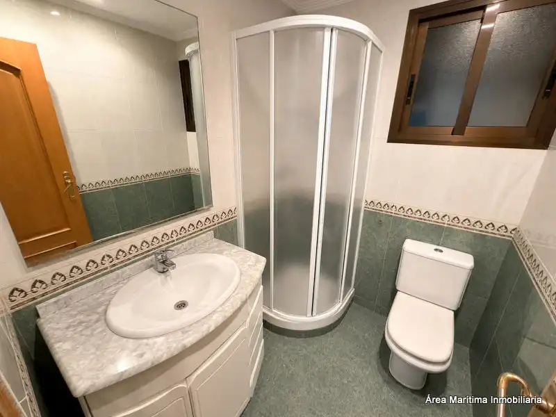 Baño de Piso de alquiler en Valencia con Aire acondicionado, Calefacción y Horno