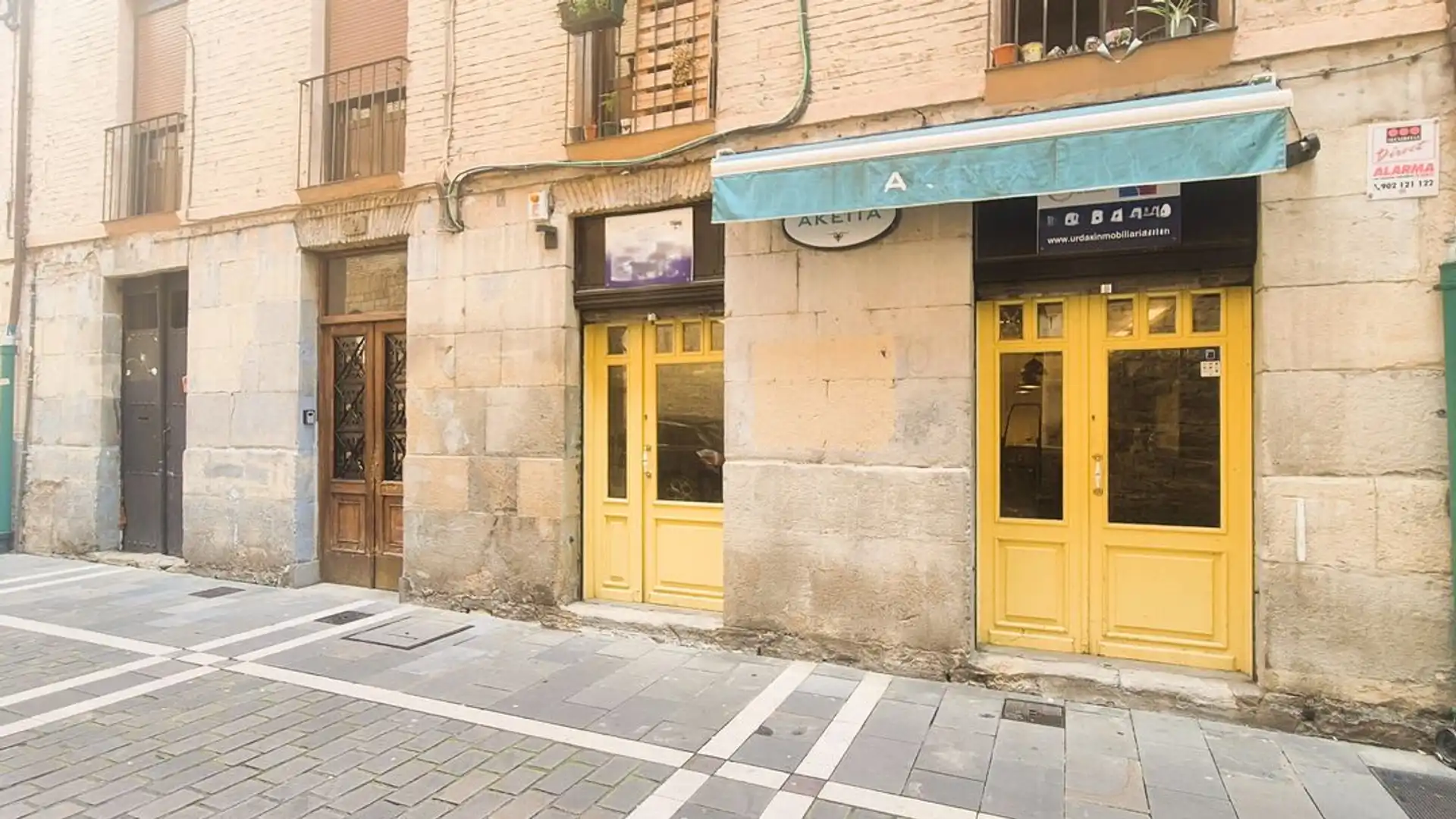 Vista exterior de Local en venda en  Pamplona / Iruña