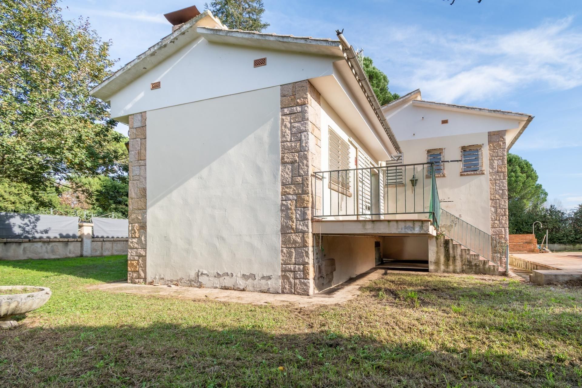 Vista exterior de Casa o xalet en venda en Vilobí d'Onyar amb Calefacció, Jardí privat i Terrassa