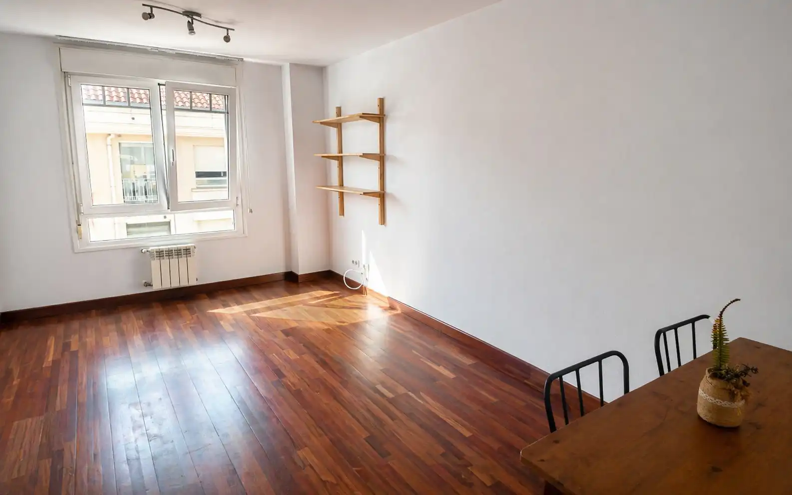 Sala de estar de Piso en venta en Torrelavega  con Parquet, Trastero y Amueblado