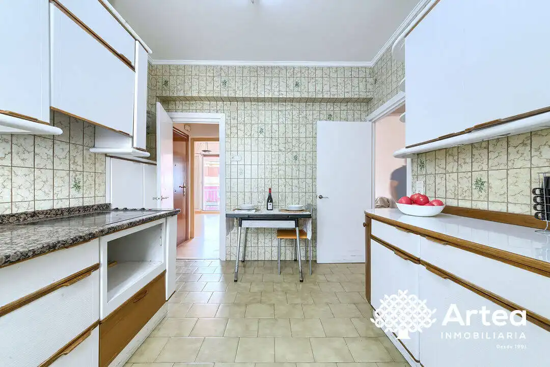 Cuina de Pis en venda en Bilbao  amb Calefacció i Balcó
