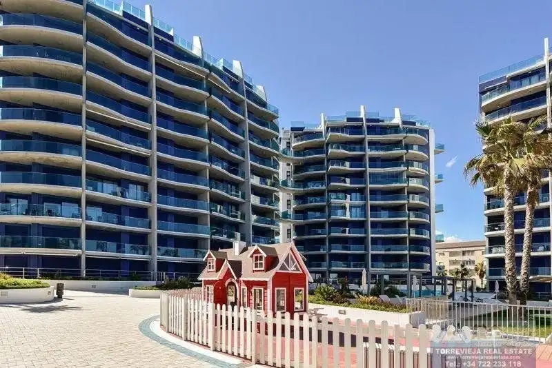 Vista exterior de Apartamento en venta en Torrevieja con Aire acondicionado, Terraza y Piscina
