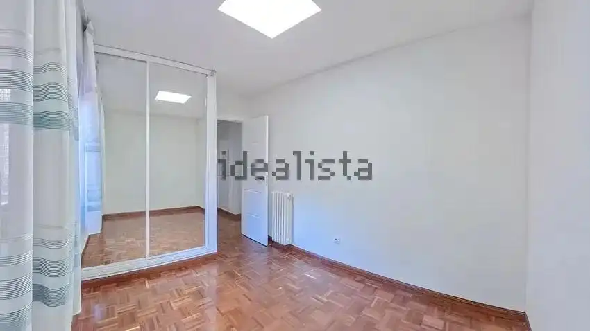 Bedroom of Flat for rent in Madrid  with Air Conditioner, Heating and Terrace