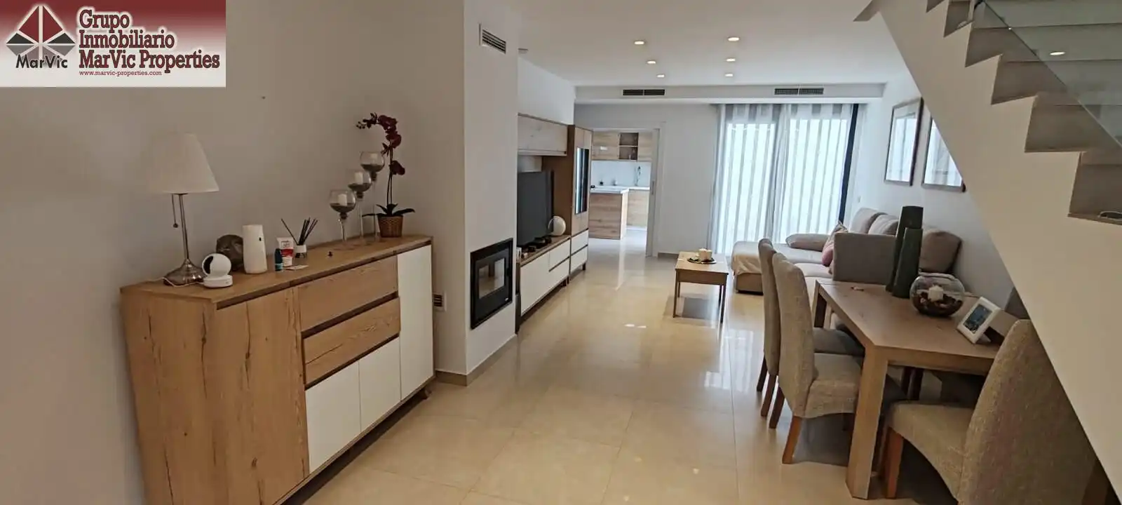 Sala d'estar de Casa o xalet en venda en Benidorm amb Aire condicionat i Jardí privat
