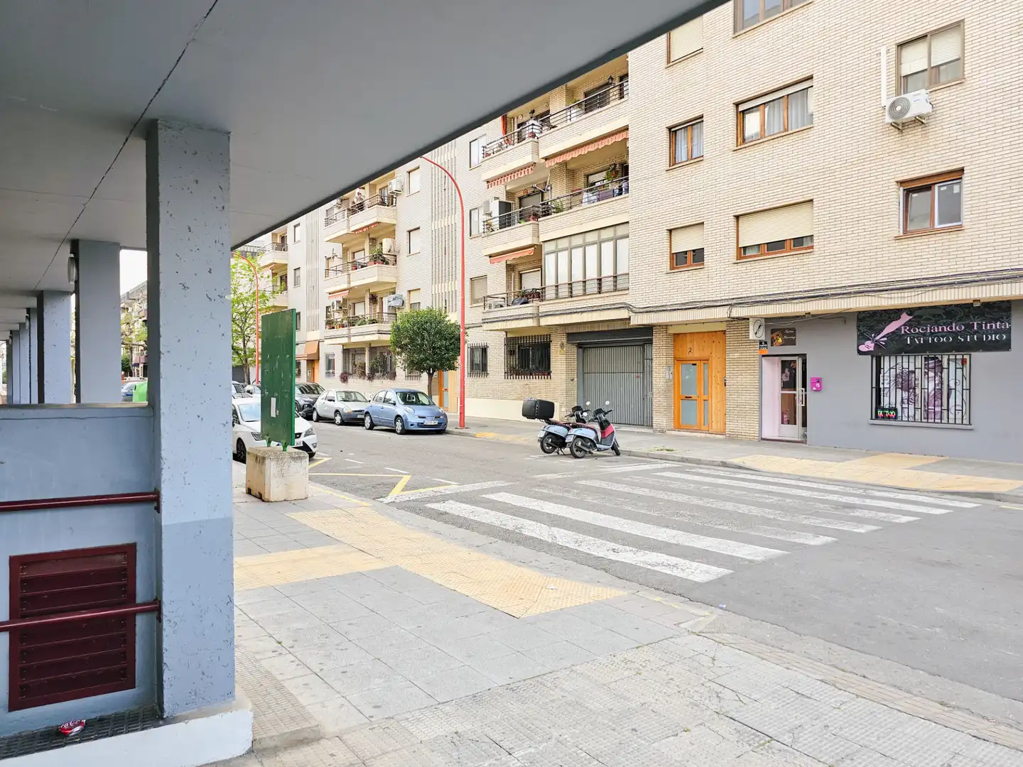 Außenansicht von Garage zum Verkauf in Utebo