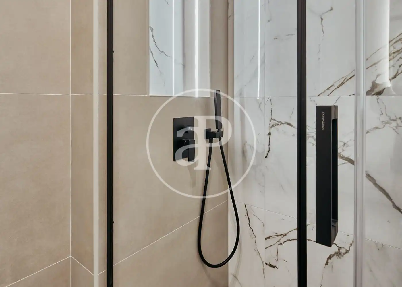 Badezimmer von Wohnung zum Verkauf in Madrid mit Klimaanlage, Heizung und Möbliert