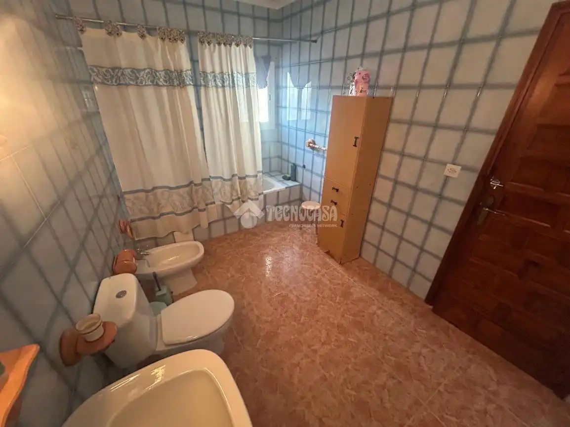 Badezimmer von Einfamilien-Reihenhaus zum Verkauf in Antequera