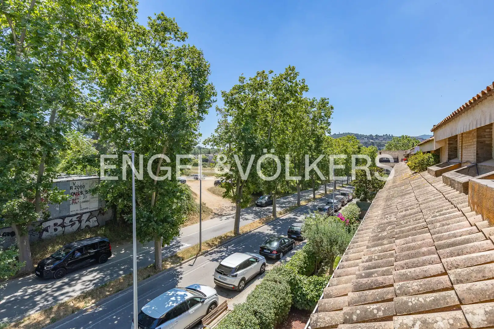 Vista exterior de Casa o xalet en venda en Cerdanyola del Vallès amb Aire condicionat, Calefacció i Jardí privat