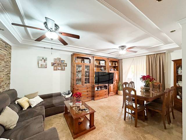 Piso en Venta en Calle Juan Martínez Montañés en La Luz - El Torcal