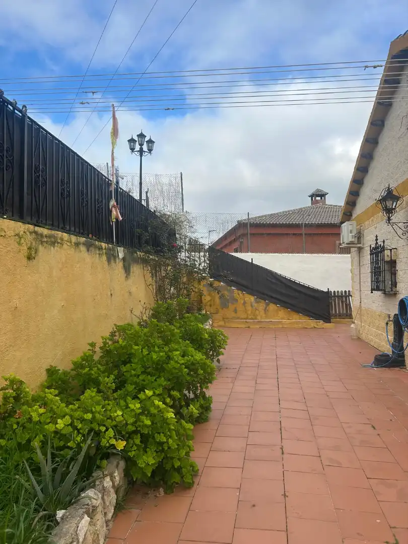 Vista exterior de Casa o xalet en venda en Jaén amb Aire condicionat, Traster i Moblat