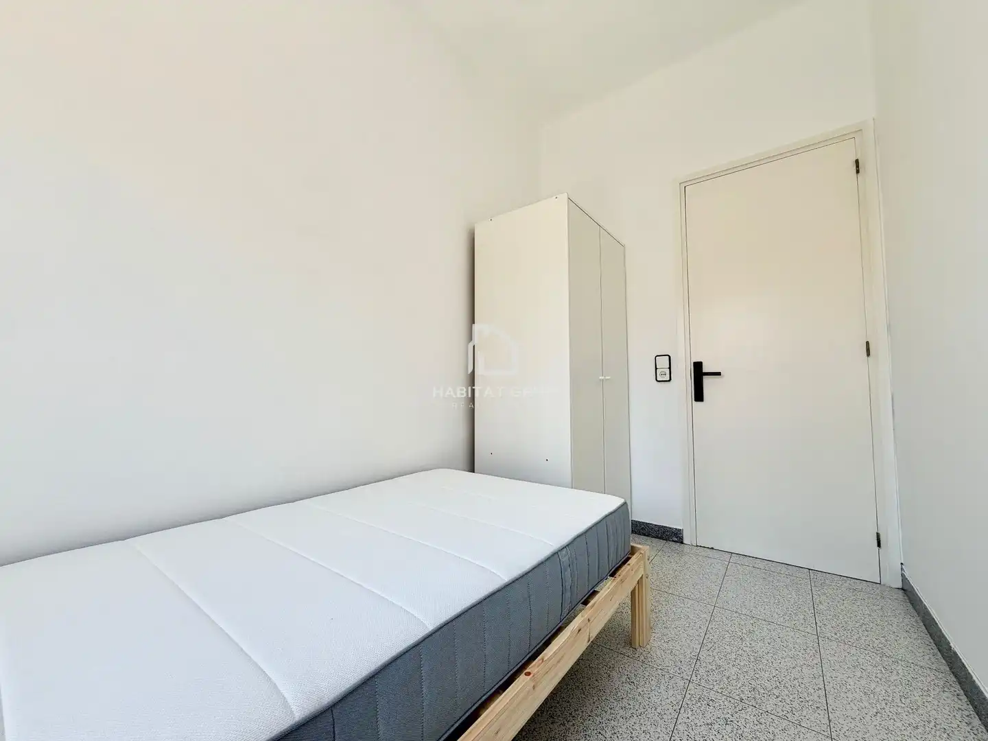Habitación de Casa adosada en venta en Manlleu con Calefacción, Jardín privado y Terraza