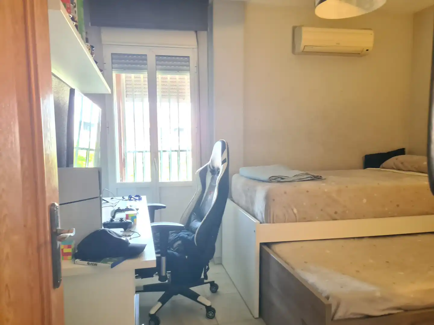 Bedroom of Flat for sale in Sevilla  with Air Conditioner, Terrace and Balcony