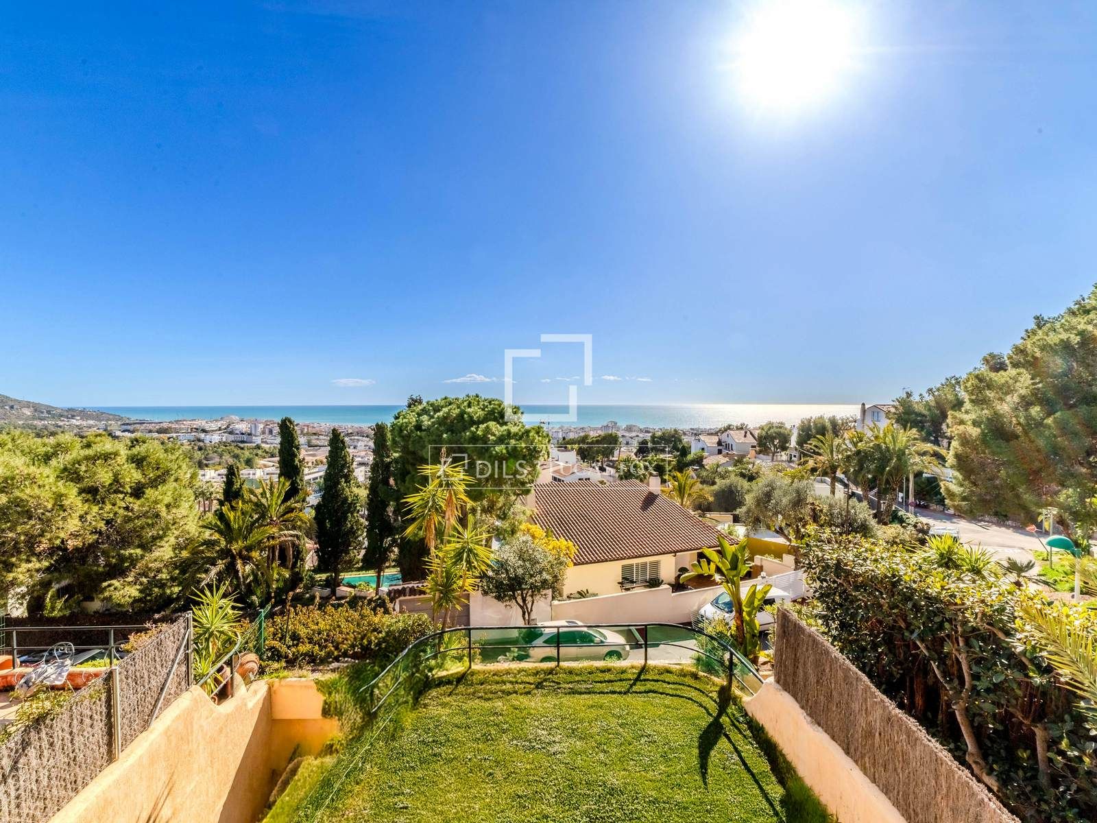 Vista exterior de Casa o xalet en venda en Sitges amb Aire condicionat, Calefacció i Jardí privat