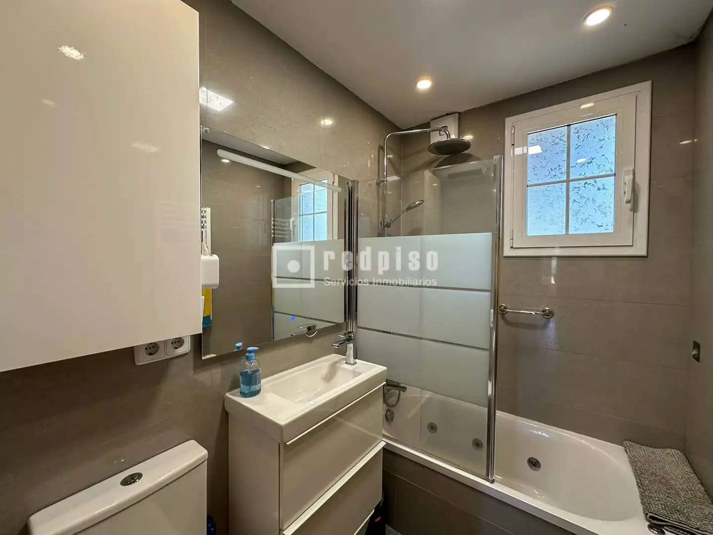Bathroom of Houses for sale in Badalona  with Air Conditioner, Heating and Private garden