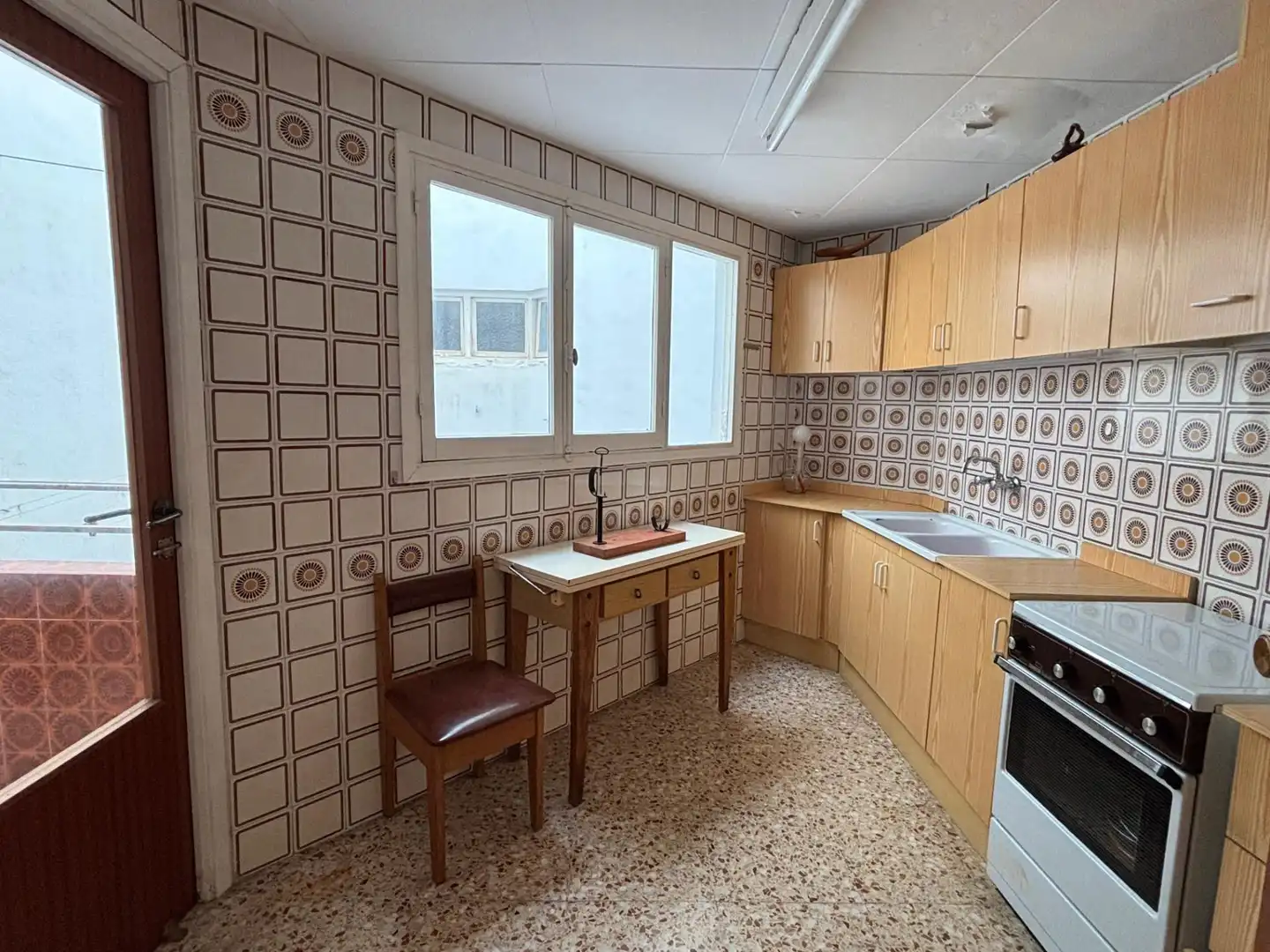 Cuina de Apartament en venda en Torrevieja amb Terrassa i Moblat