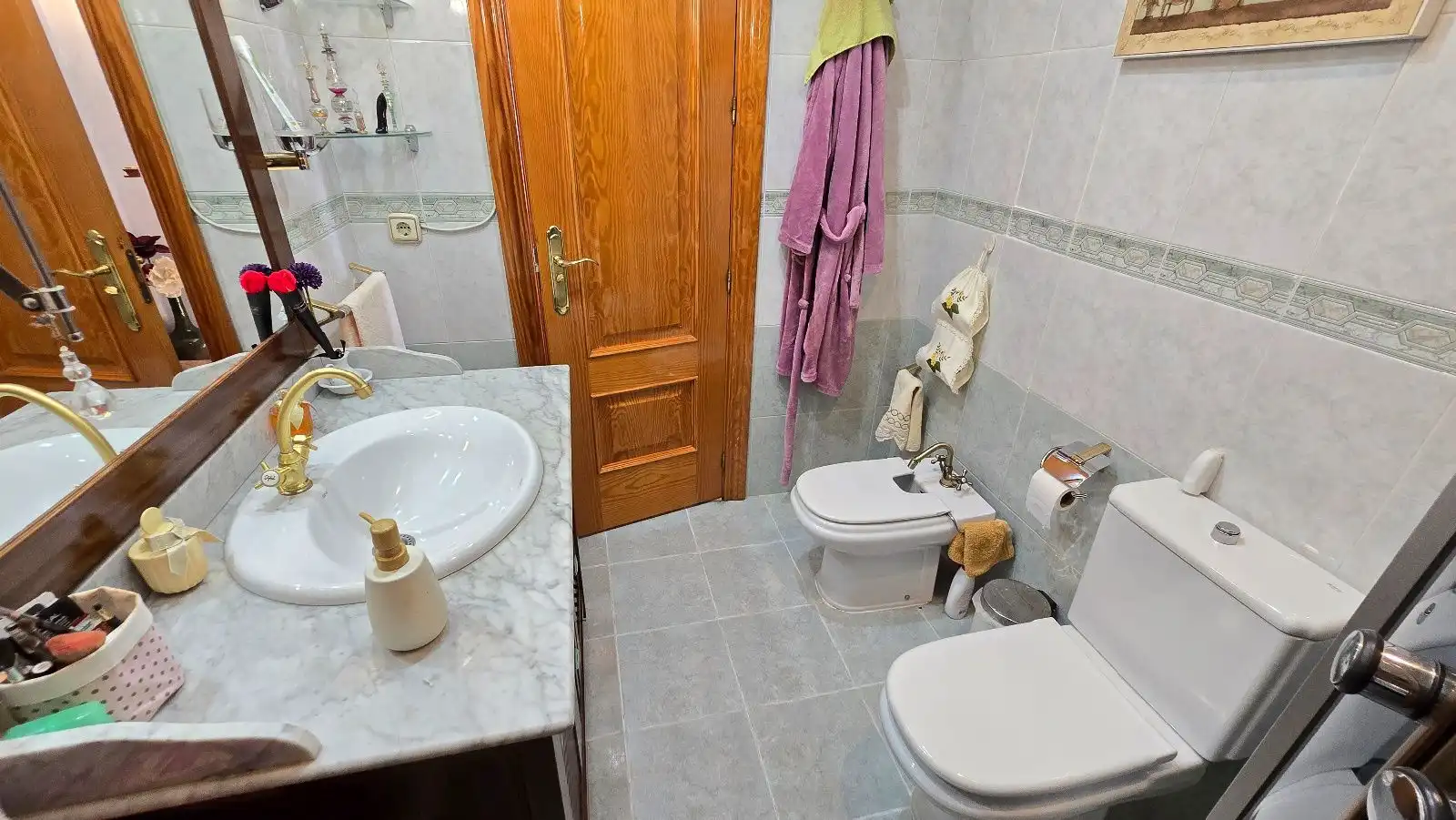 Badezimmer von Einfamilien-Reihenhaus zum Verkauf in Málaga mit Klimaanlage, Heizung und Schwimmbad