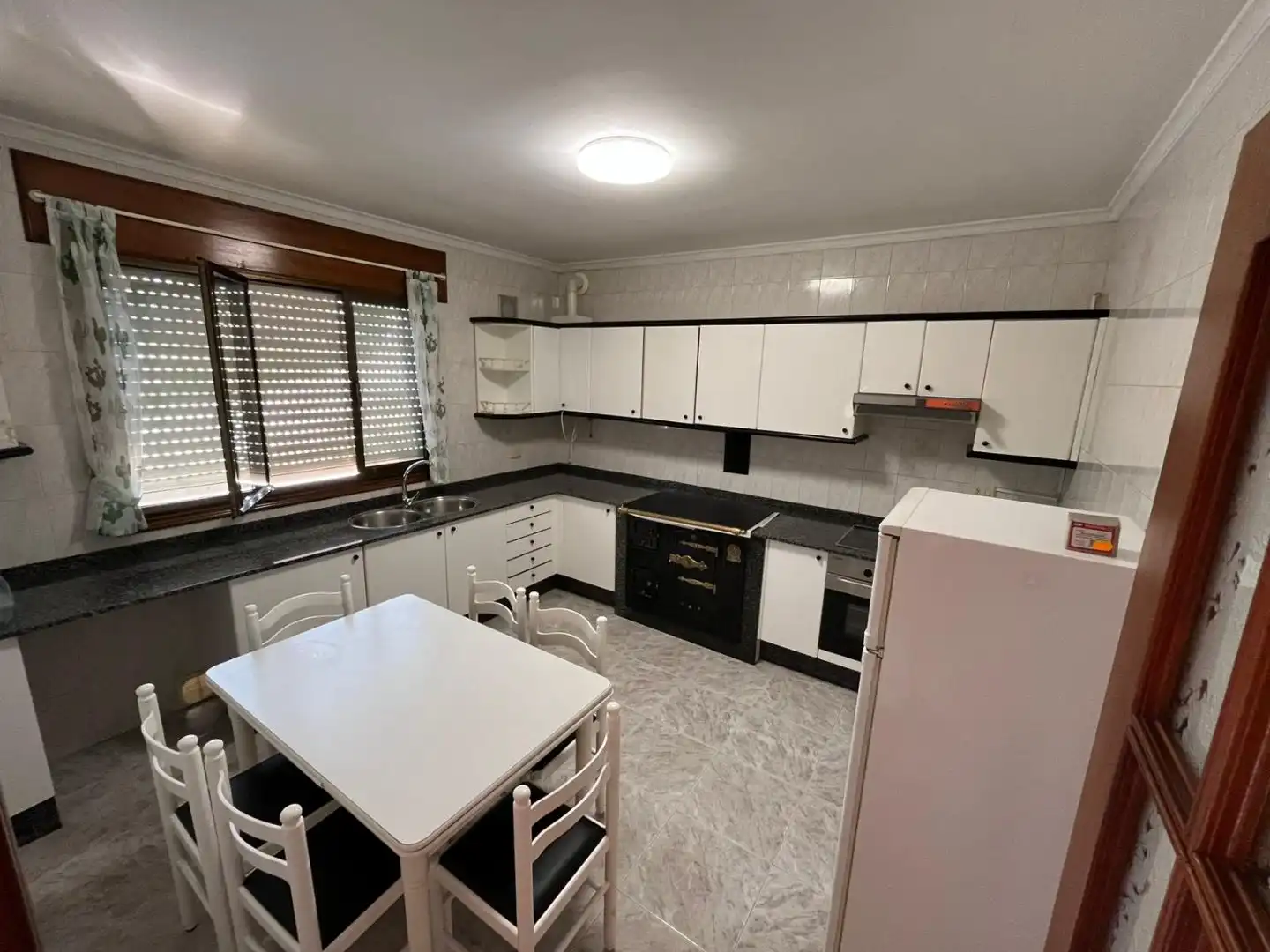 Kitchen of Flat for rent in Burela  with Furnished, Oven and Washing machine