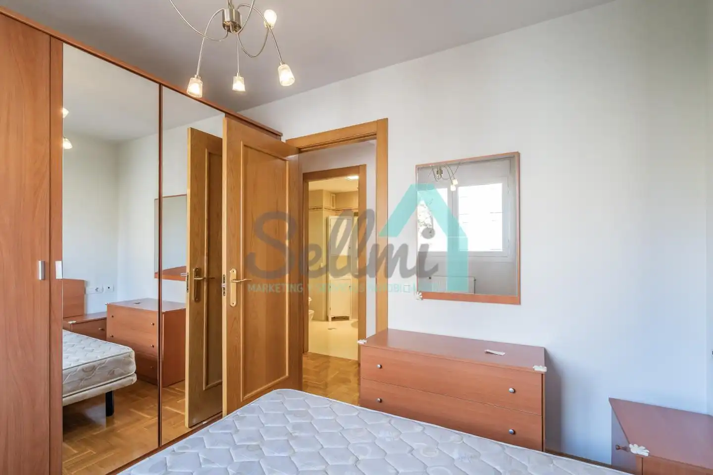 Bedroom of Flat for rent in Oviedo   with Heating, Parquet flooring and Furnished