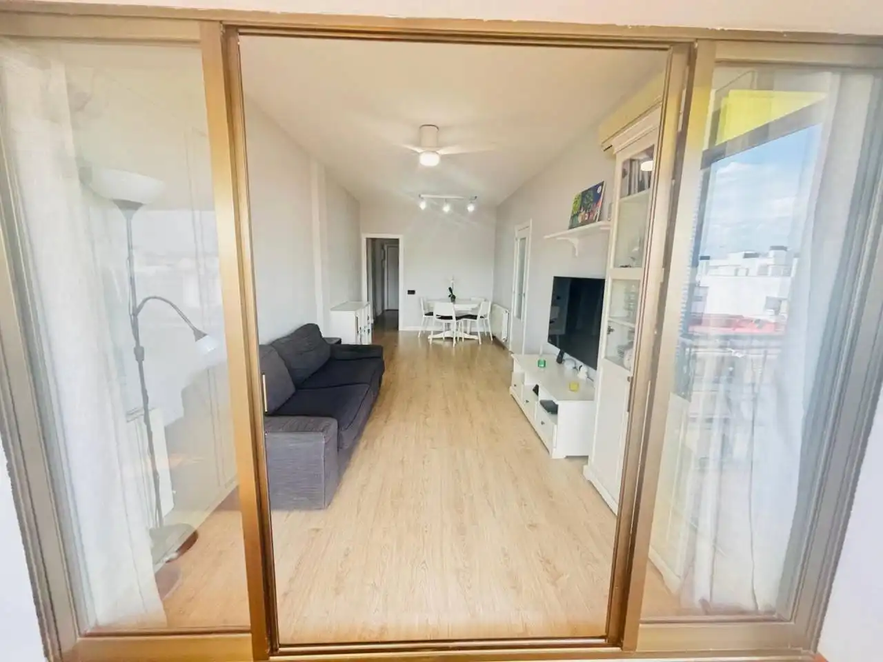 Sala de estar de Ático en venta en Vilanova i la Geltrú con Aire acondicionado, Calefacción y Parquet