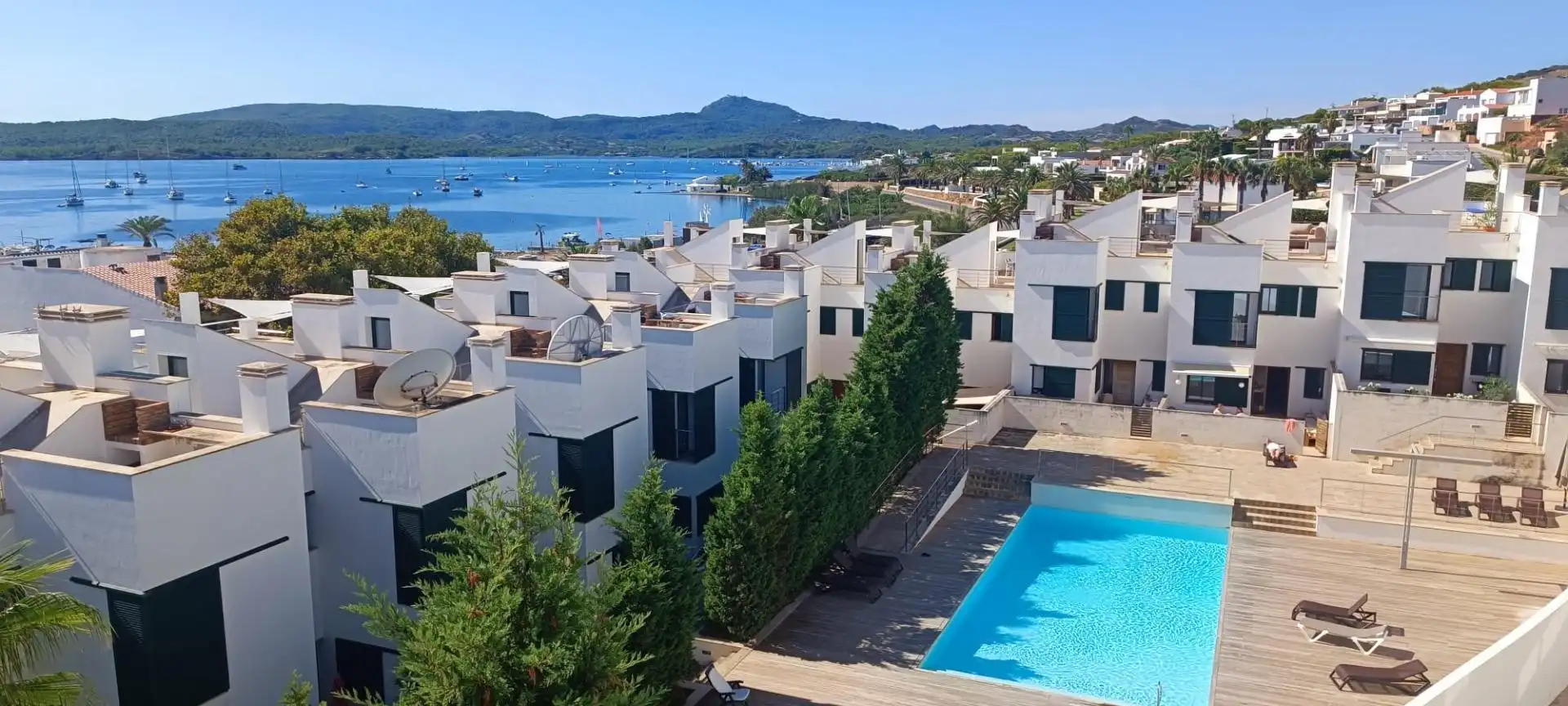 Vista exterior de Casa adosada en venta en Es Mercadal con Aire acondicionado, Calefacción y Terraza