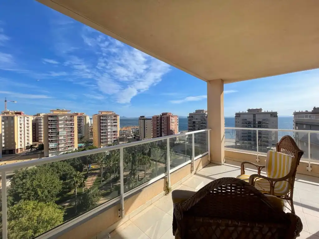 Terrassa de Apartament en venda en La Manga del Mar Menor amb Terrassa, Piscina i Balcó