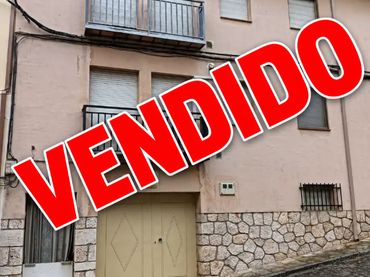 Casa amb balcó en venda a Pastrana