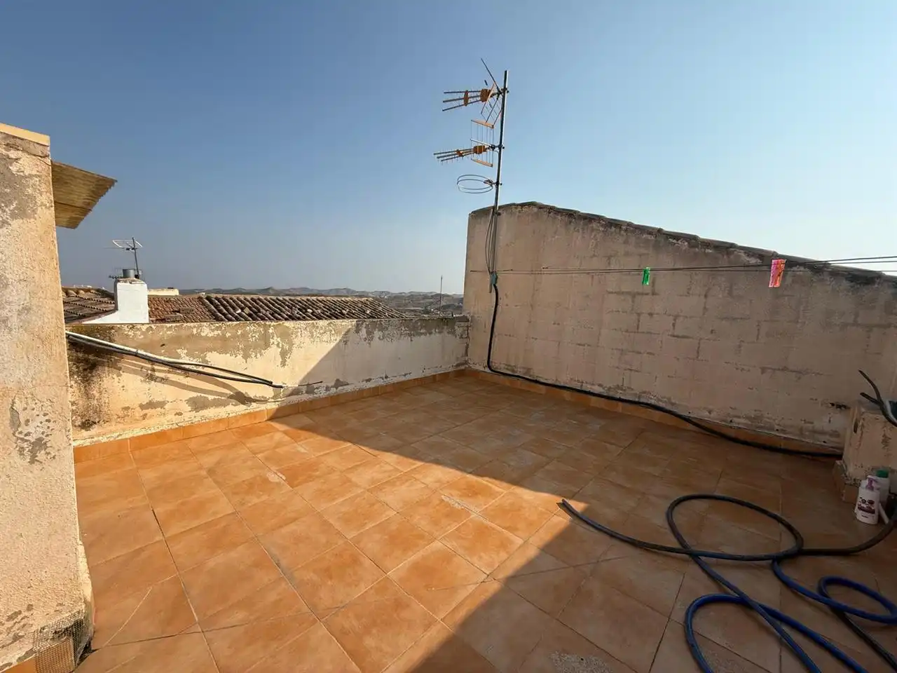 Terrasse von Einfamilien-Reihenhaus zum Verkauf in Taberno mit Möbliert
