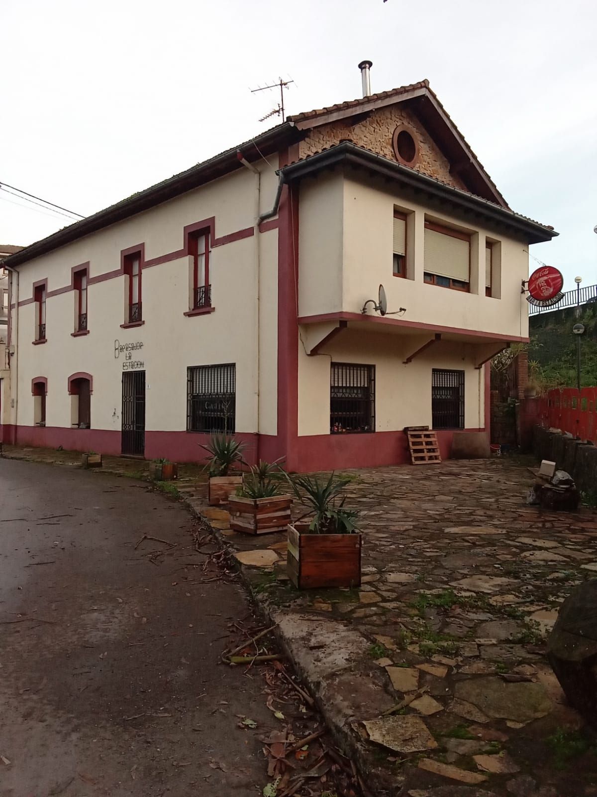 Außenansicht von Country house zum verkauf in Santoña mit Privatgarten, Terrasse und Möbliert