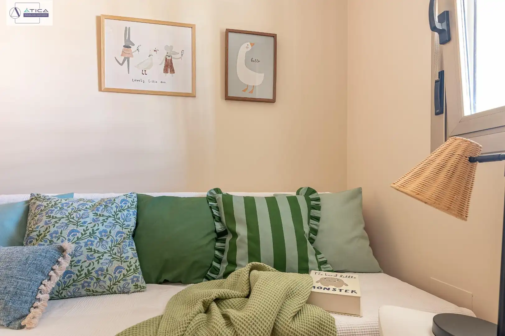 Schlafzimmer von Dachboden zum Verkauf in Santander mit Heizung, Privatgarten und Parkett