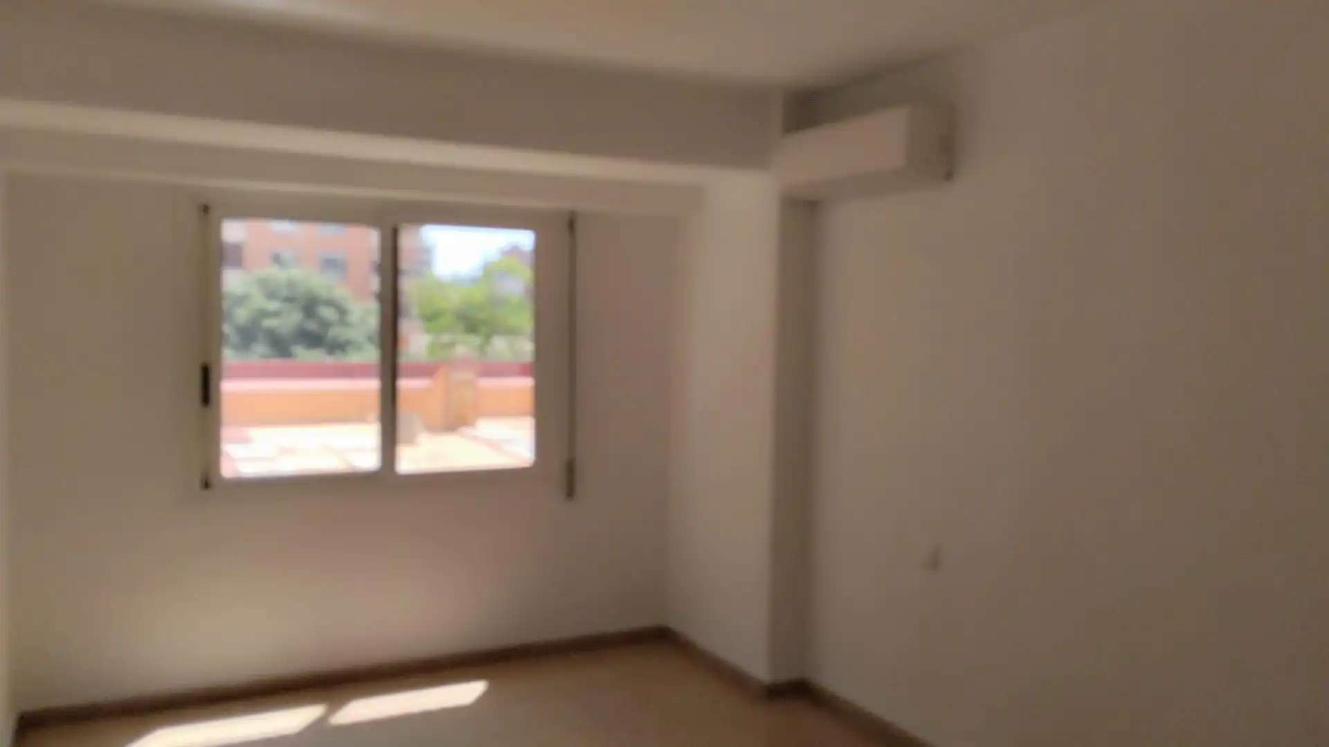 Bedroom of Flat for sale in Valencia  with Air Conditioner and Balcony