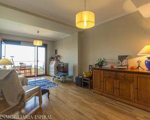 Sala d'estar de Apartament en venda en Sanxenxo amb Terrassa i Balcó