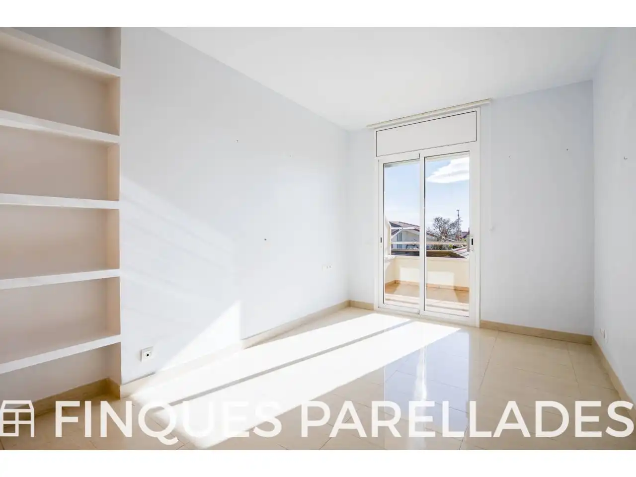 Schlafzimmer von Dachboden zum Verkauf in Sitges mit Heizung, Terrasse und Abstellraum