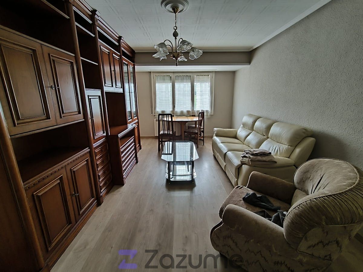 Sala d'estar de Pis de lloguer en Sabiñánigo amb Calefacció, Parquet i Traster