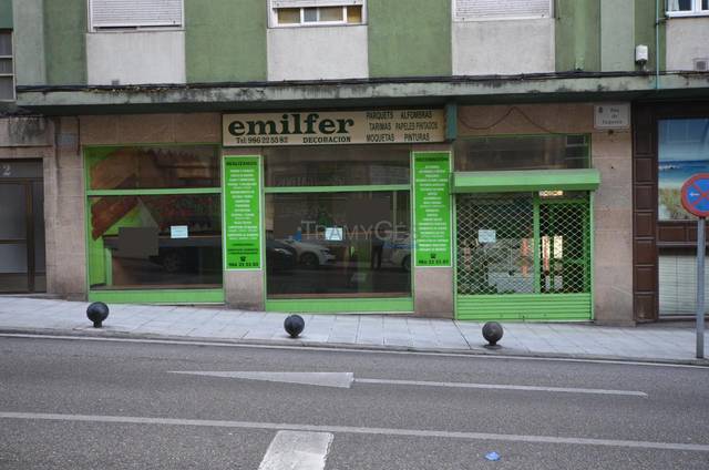 Local comercial en Venta en FALPERRA en Camelias - Pi y Margall