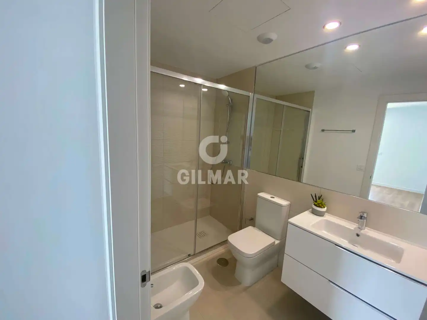 Baño de Piso de alquiler en Tomares con Calefacción, Jardín privado y Trastero