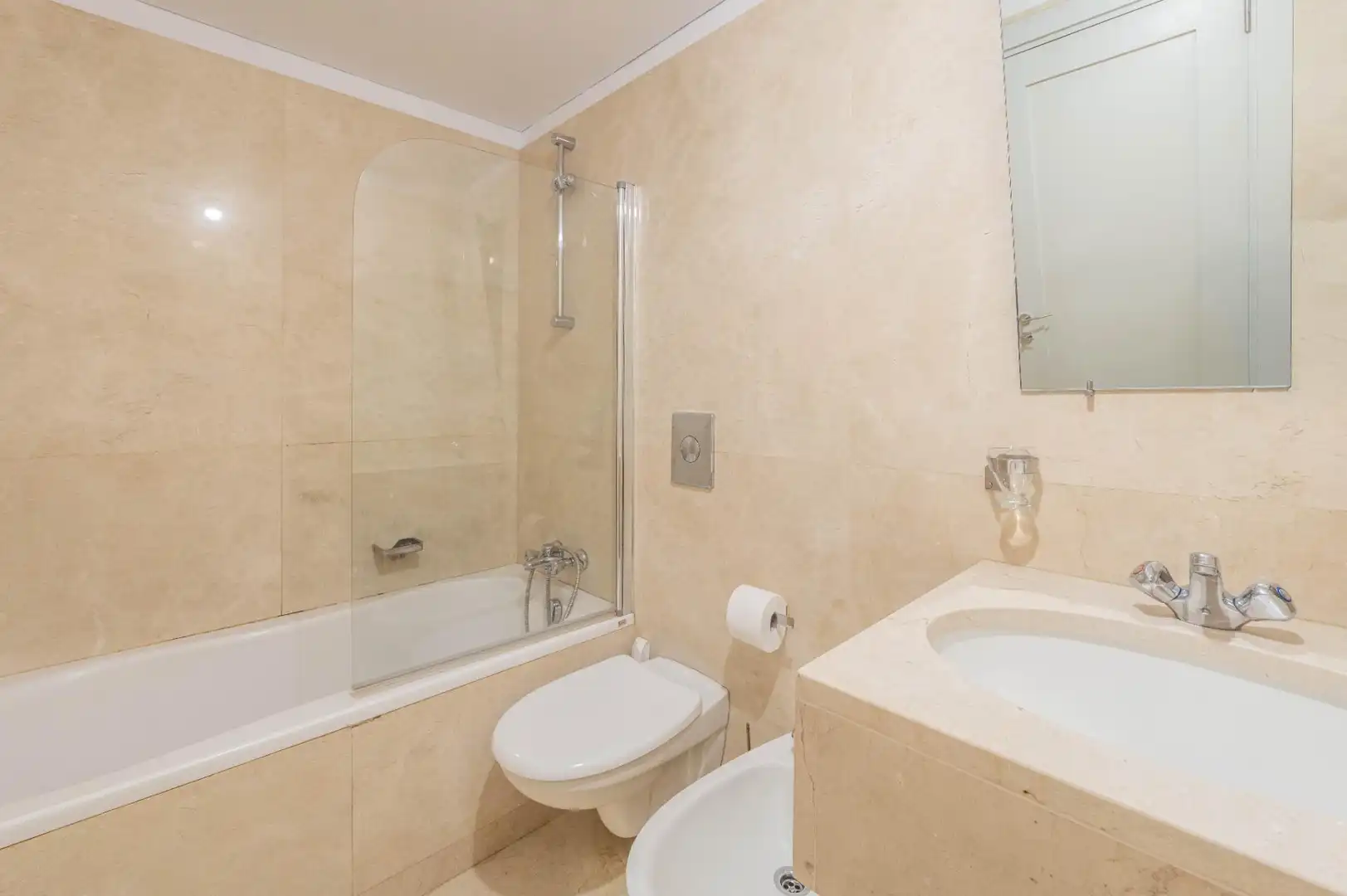 Baño de Piso en venta en Granada con Calefacción, Parquet y Alarma